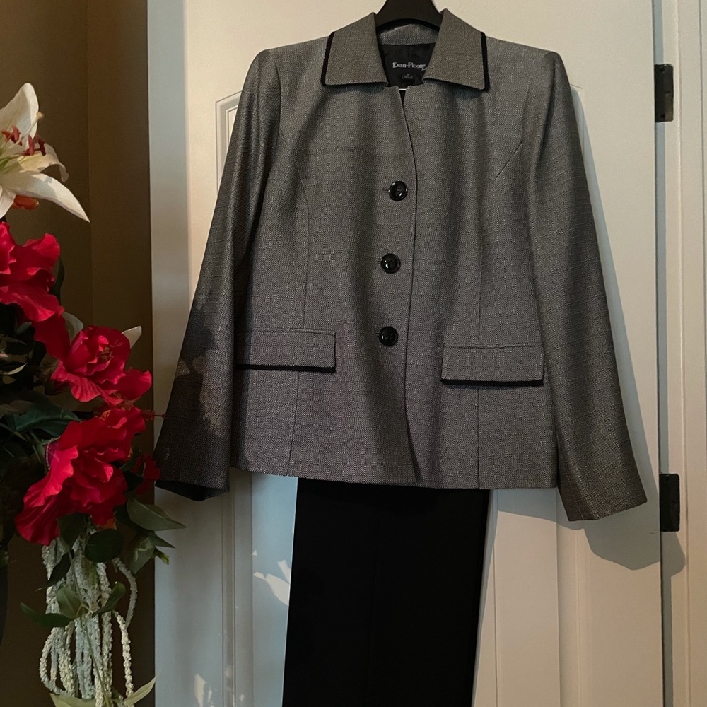 Women’s casual Evan-pic one pants suit size 24